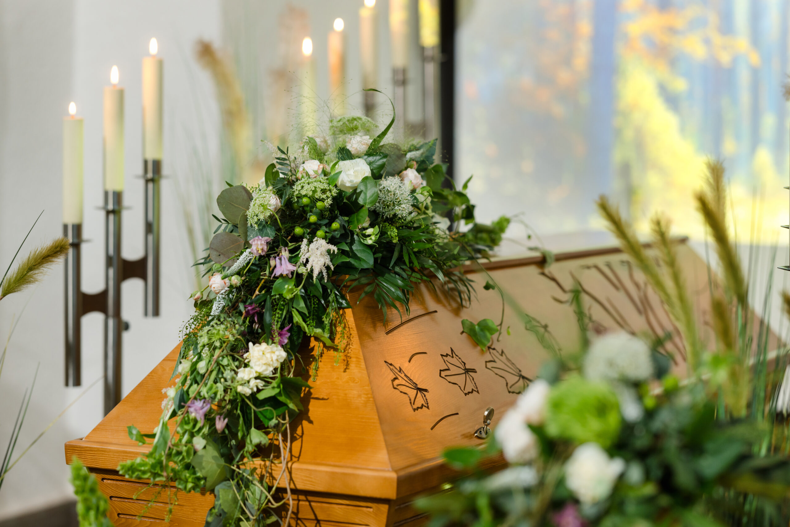 Sarg mit Sargbouquet