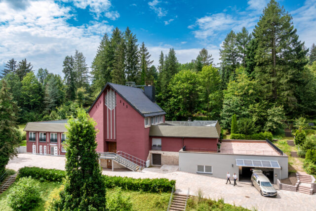 Außenansicht Krematorium und Geschäftsräume der Bestattungen Schmalkalden GmbH