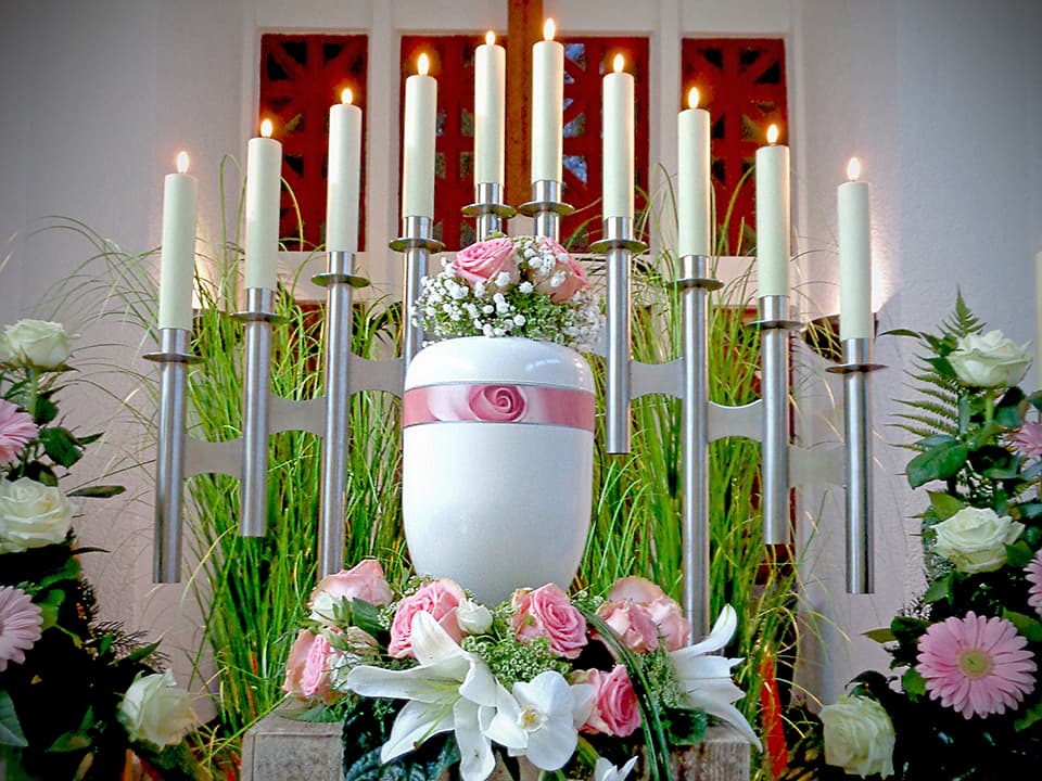 Urnenschmuck und Trauerbinderei für Beerdigungen